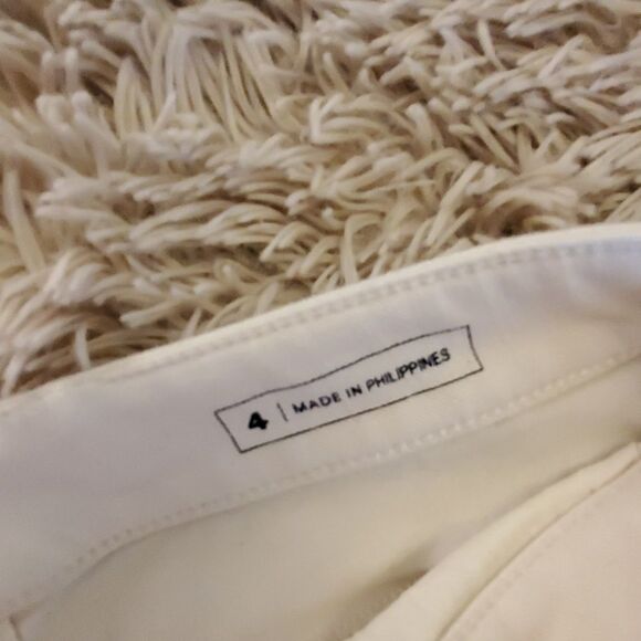 Fun cream colored Vineyard Vines jean skirt - Picture 2 of 8